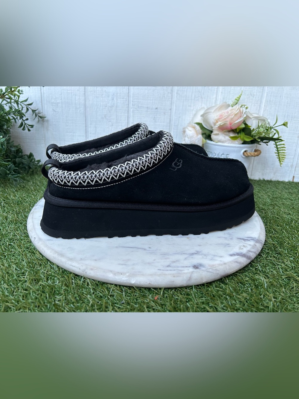 UGG Tazz women size 8
BestSeller/gently worn
Color. Black - Picture 10 of 16